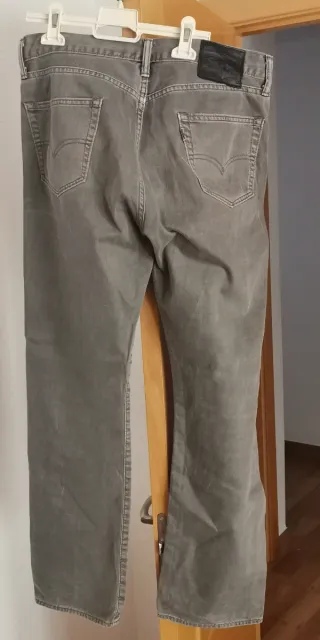 Pantalón Levi's 504 W34 L32 Gris