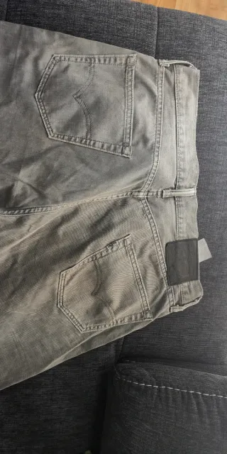 Pantalón Levi's 504 W34 L32 Gris