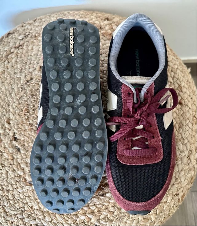 Zapatillas New Balance Negras y Rojas