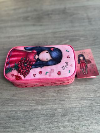 Estuche Santoro Gorjuss niña con corazones