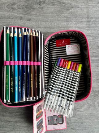 Estuche Santoro Gorjuss niña con corazones