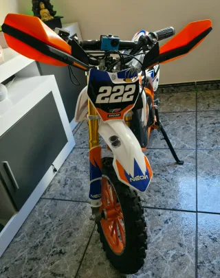 Moto Eléctrica 3 velocidades, y casco por aparte