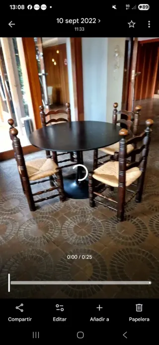 Mesa y sillas macizas