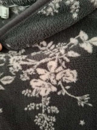 Bata polar casa gris y rosa