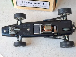SCALEXTRIC HONDA RA273 F.1 PRIMERA SERIE en caja