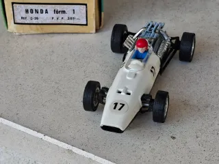 SCALEXTRIC HONDA RA273 F.1 PRIMERA SERIE en caja