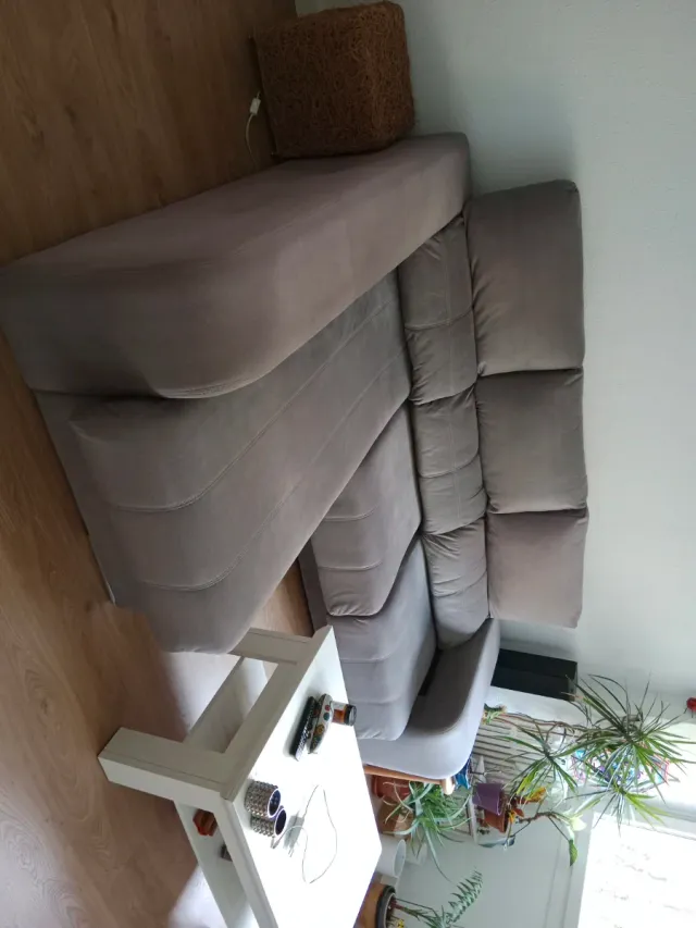 Sofá chaise longue con almacenaje y taburetes