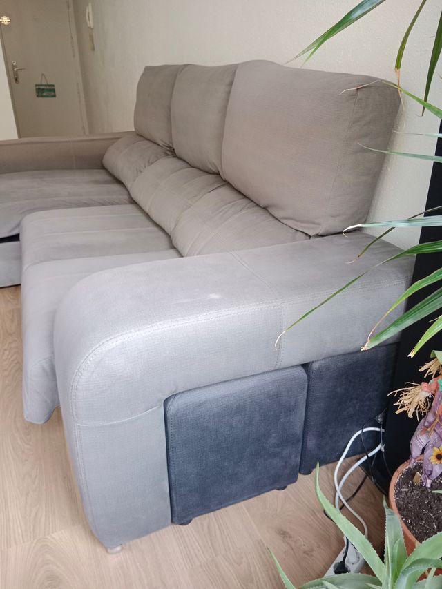 Sofá chaise longue con almacenaje y taburetes