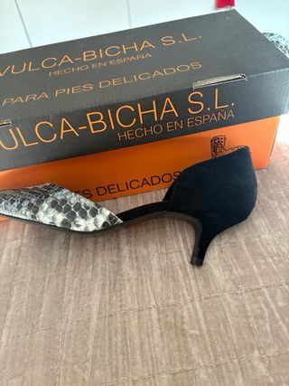 Zapatos de tacón piel serpiente y ante