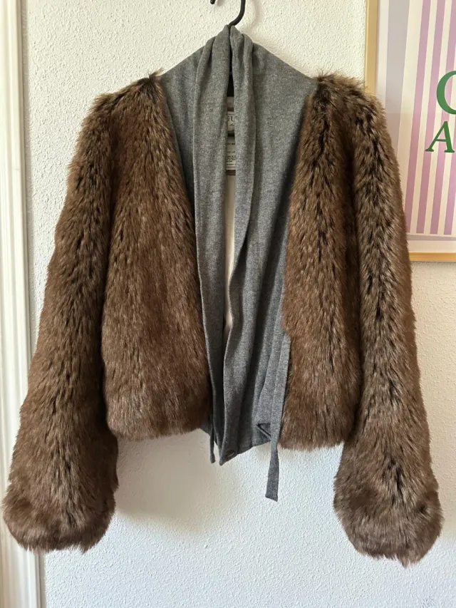 Chaqueta Guess pelo sintético marrón y gris