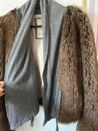 Chaqueta Guess pelo sintético marrón y gris