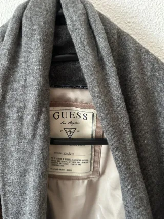 Chaqueta Guess pelo sintético marrón y gris