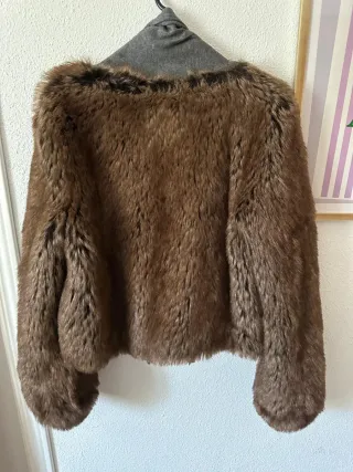 Chaqueta Guess pelo sintético marrón y gris