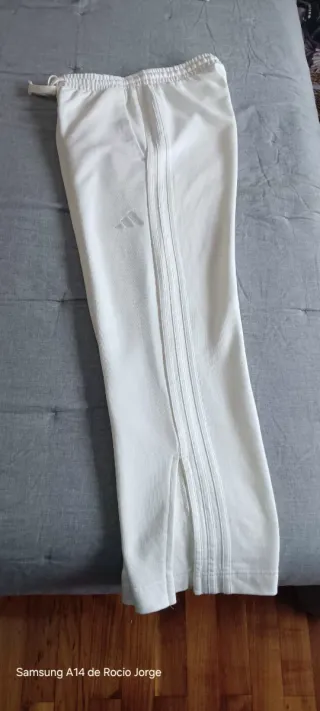 Pantalón deportivo Adidas blanco roto