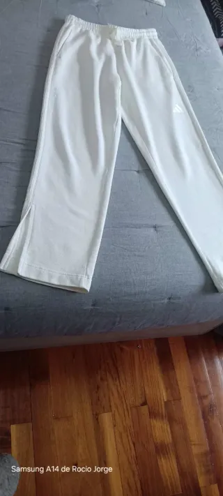 Pantalón deportivo Adidas blanco roto