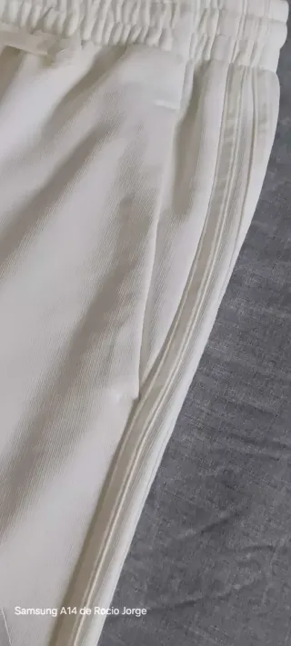 Pantalón deportivo Adidas blanco roto