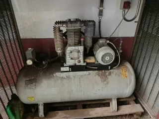 Compresor Uniair 270L 5.5HP Trifásico