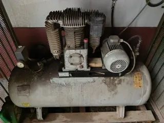 Compresor Uniair 270L 5.5HP Trifásico