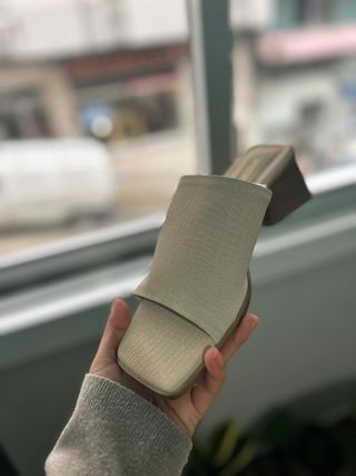 Sandalias beige tipo mule