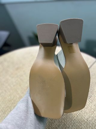 Sandalias beige tipo mule