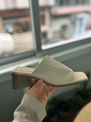 Sandalias beige tipo mule