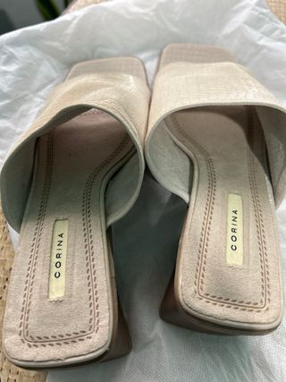 Sandalias beige tipo mule