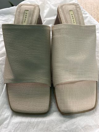 Sandalias beige tipo mule