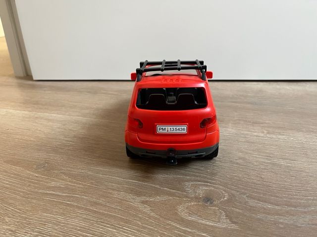 Coche de juguete rojo con portaequipajes Playmobil