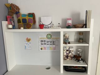 Estantería de escritorio blanca