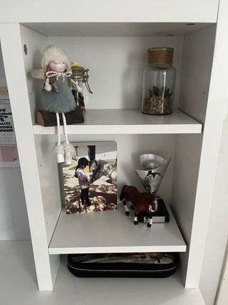 Estantería de escritorio blanca