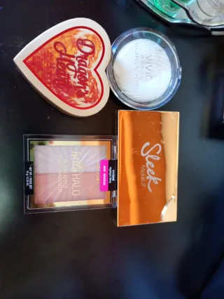 Iluminadores sin estrenar Sleek -wet wild I makeup