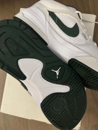Zapatillas Jordan Blancas y Verdes