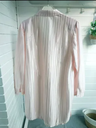 Femenina y chic camisola satinada