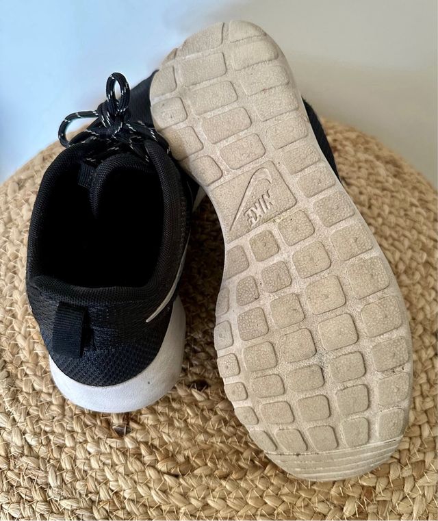 Zapatillas Nike Negras y Blancas