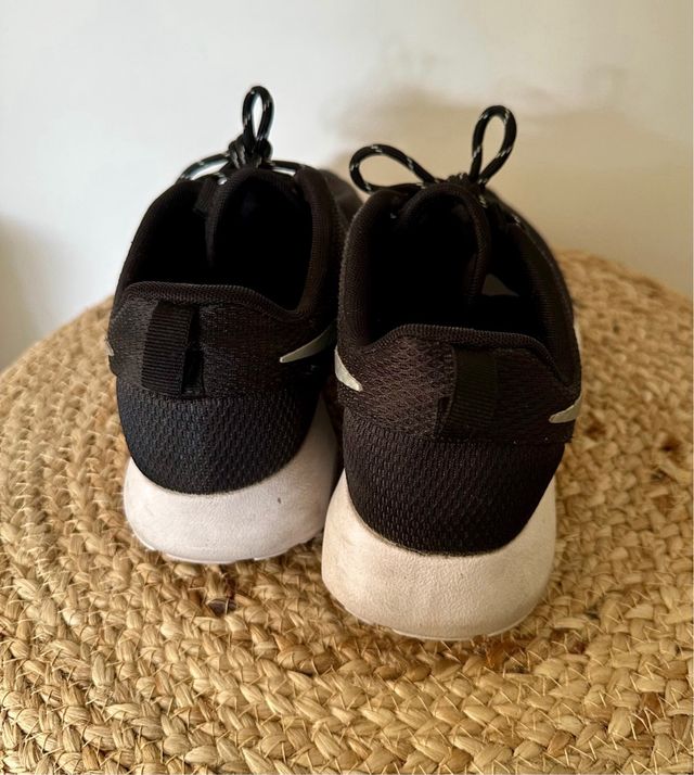 Zapatillas Nike Negras y Blancas