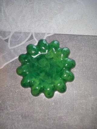 Ornamenti in gesso dipinti a mano