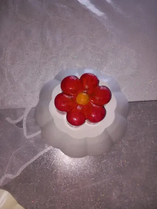 Ornamenti in gesso dipinti a mano