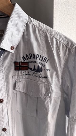 Camisa Napapijri azul y blanca