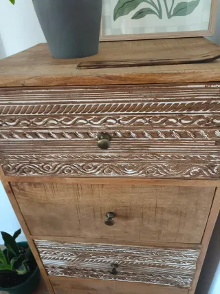Cómoda de madera de mango