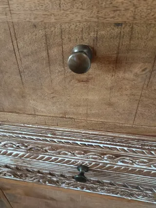 Cómoda de madera de mango