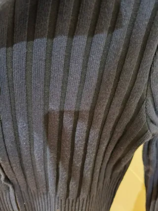 Chaqueta corta de punto azul con cremallera