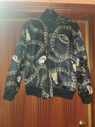 Chaqueta Nike Mujer Negra y Dorada