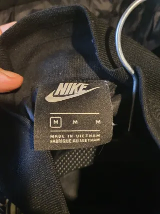 Chaqueta Nike Mujer Negra y Dorada