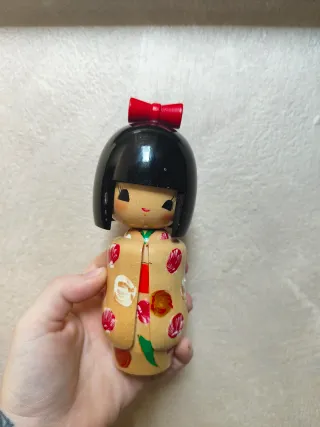 Bambola Kokeshi in legno