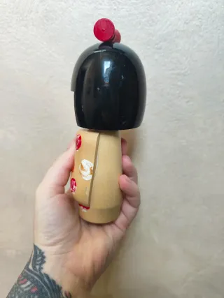 Bambola Kokeshi in legno