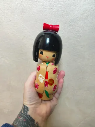 Bambola Kokeshi in legno