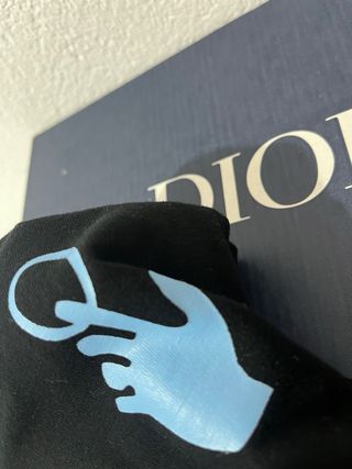 Camiseta Off-White Negra y Azul