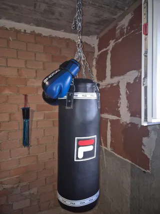 Saco de boxeo Fila con guantes