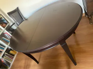 URGE VENTA Tavolo da pranzo in legno massello estensibile.