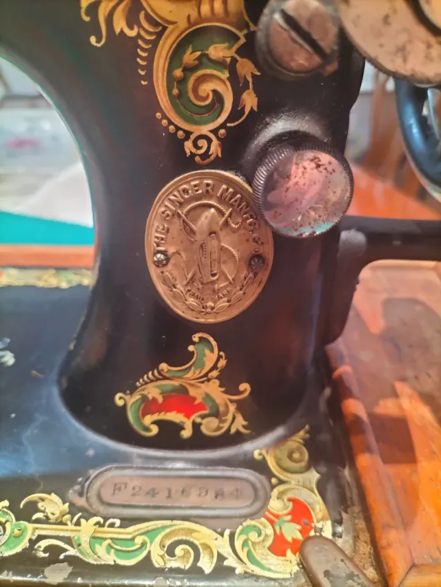 Máquina de coser Singer antigua